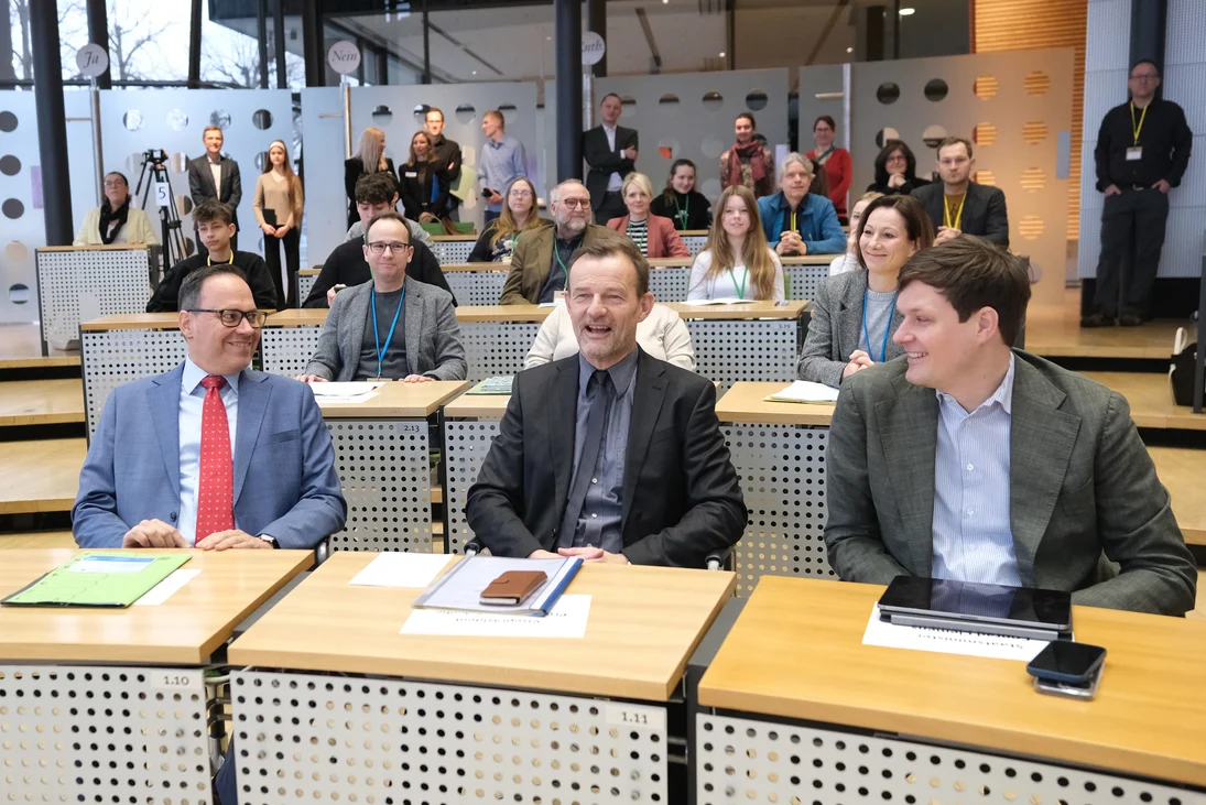 Staatsminister Dirk Panter, Prof. Dr. Jörg Scheibe, Vizepräsident des Landtages, Staatsminister Conrad Clemens